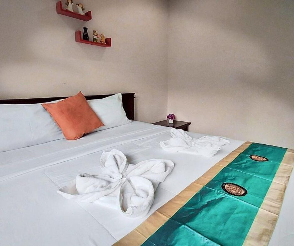 Baanloksouylokchay Hotel Хуа Хин Стая снимка